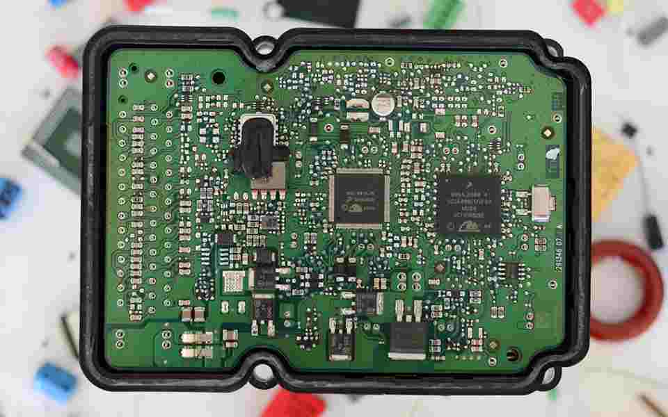 Reparatur des ABS-Pumpenreglers ATE MK60EC1 - MK61 - Prozessoraustausch
