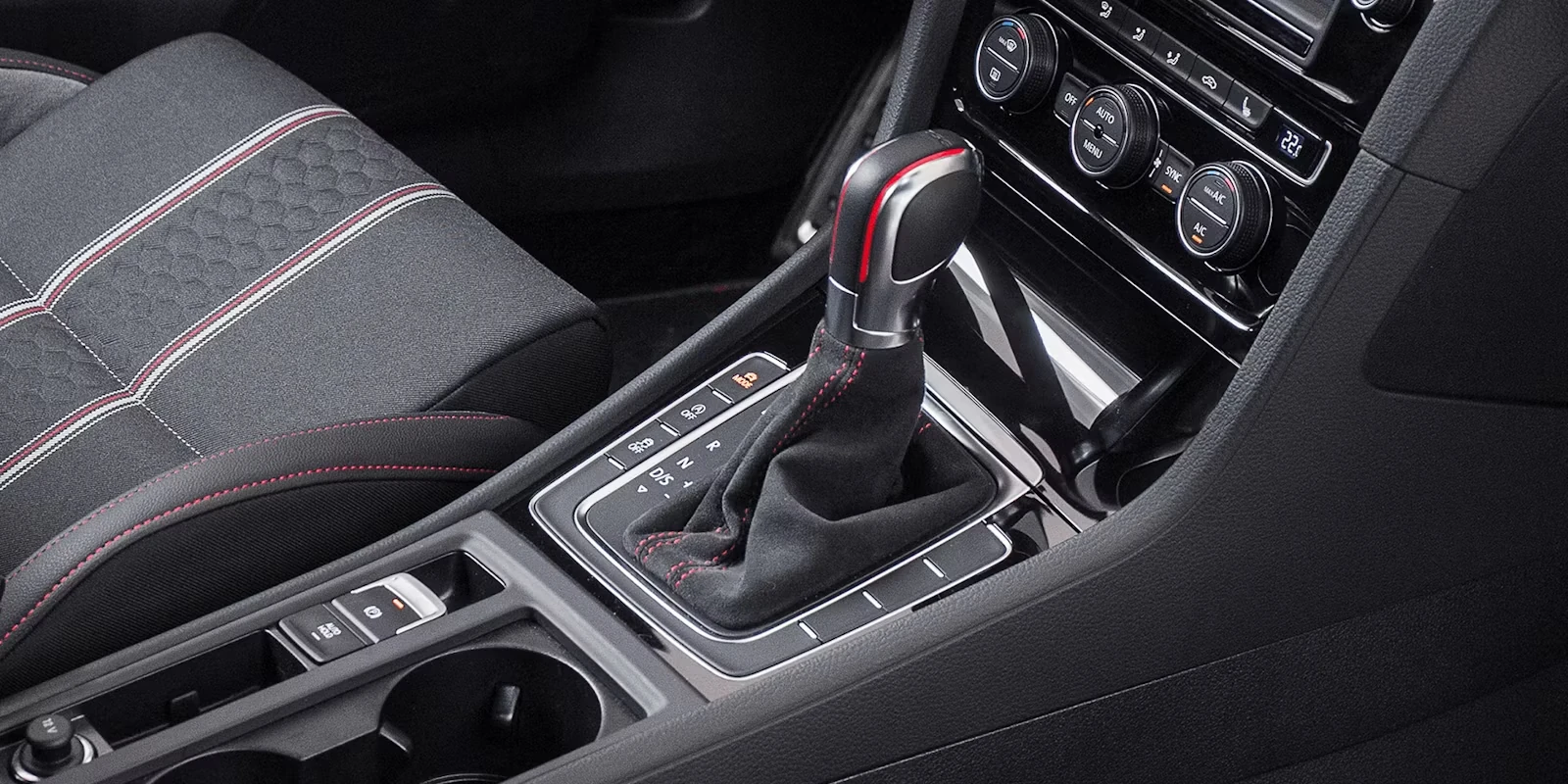 Reparatur der DSG-Getriebesteuerung DQ381 und DQ500 – Fehler des Kupplungspositionssensors